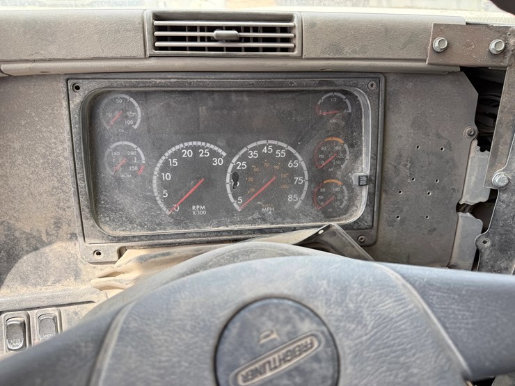 2007-freightliner-columbia-120-image-13
