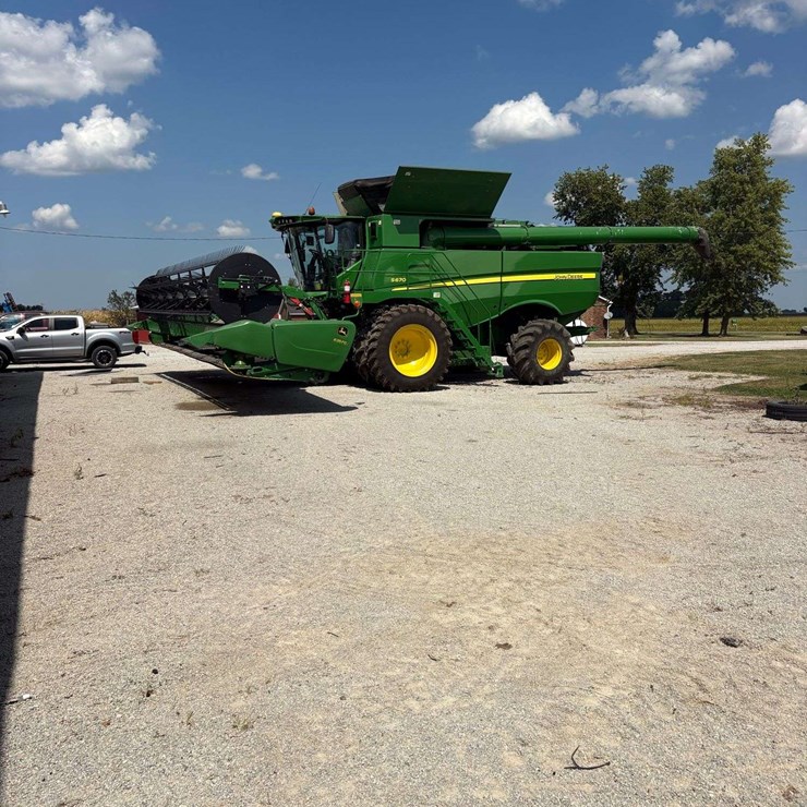 John Deere S670 Combine, 4wd, 2744/1811 hours