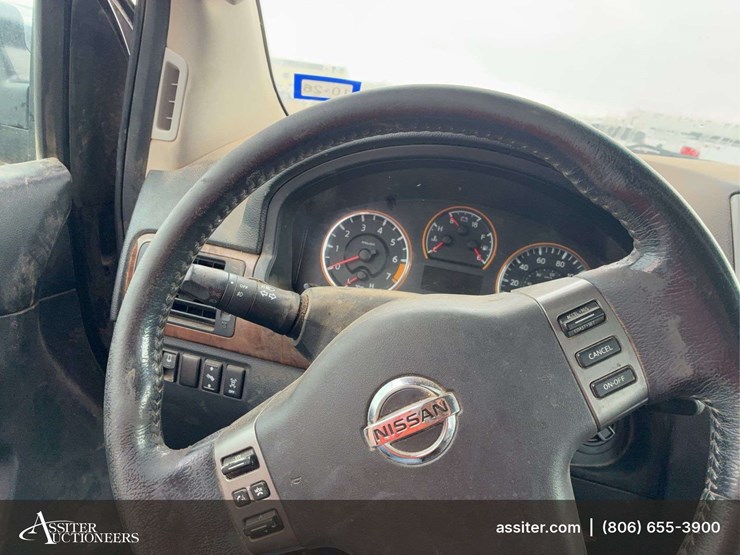 2011-nissan-armada-image-26