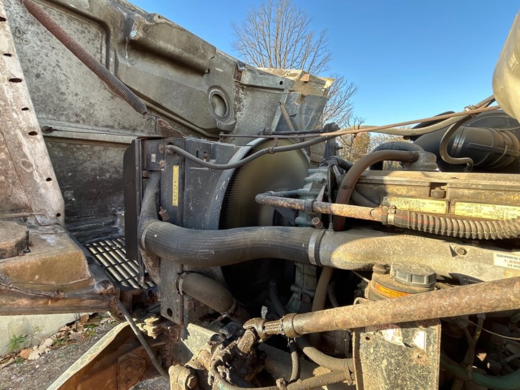 #6903-•-1995-volvo-gm-wg64t-tandem-axle-day-cab-semi-tractor-(has-wi-title)-image-18