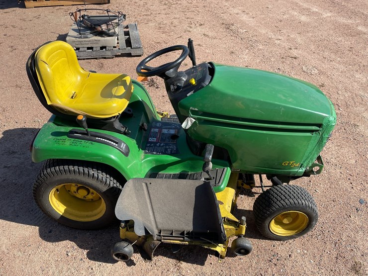 #1010-•-john-deere-gt245-riding-lawn-mower-image-4