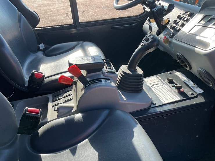 #1850-•-2019-bobcat-toolcat-5600-image-42