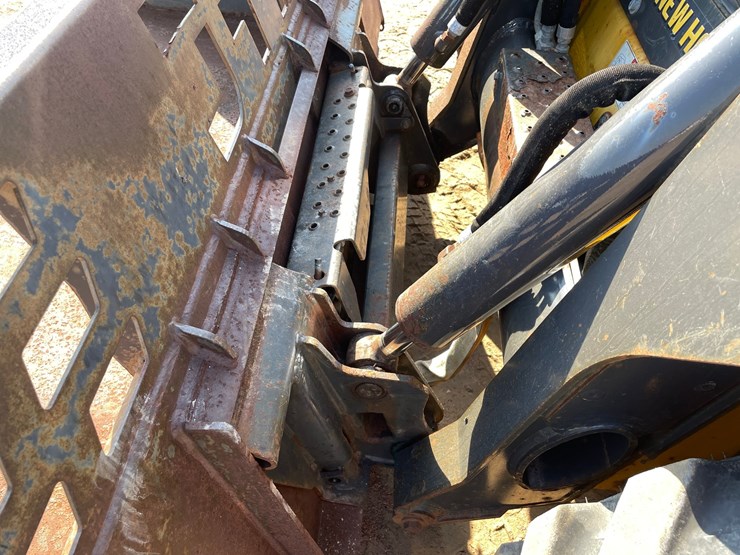 #1082-•-new-holland-l228-skid-steer-image-19
