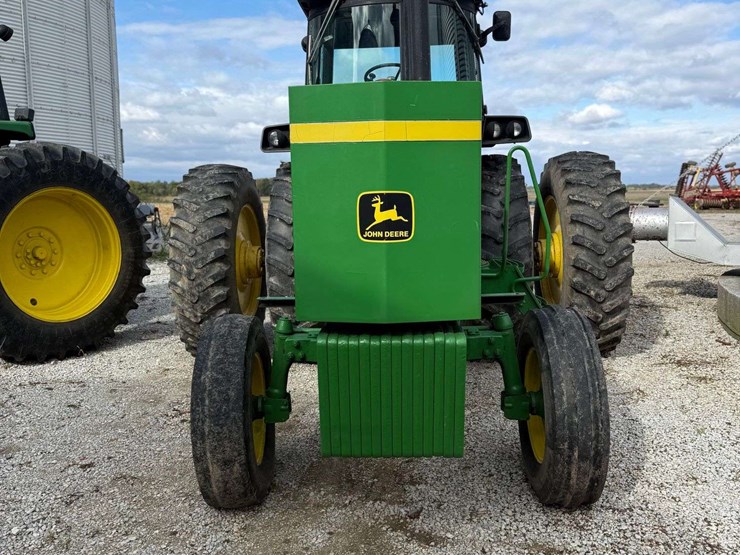 1980-john-deere-4440-tractor,-7,995-hours,-540-and-small-1000pto,-front-fuel-tank,-full-rack-front-weights,-hammer-strap,-side-step,-quad-range,-18.4x38,-quick-hitch,-2-remotes,-s/n--4440w037072-image-4