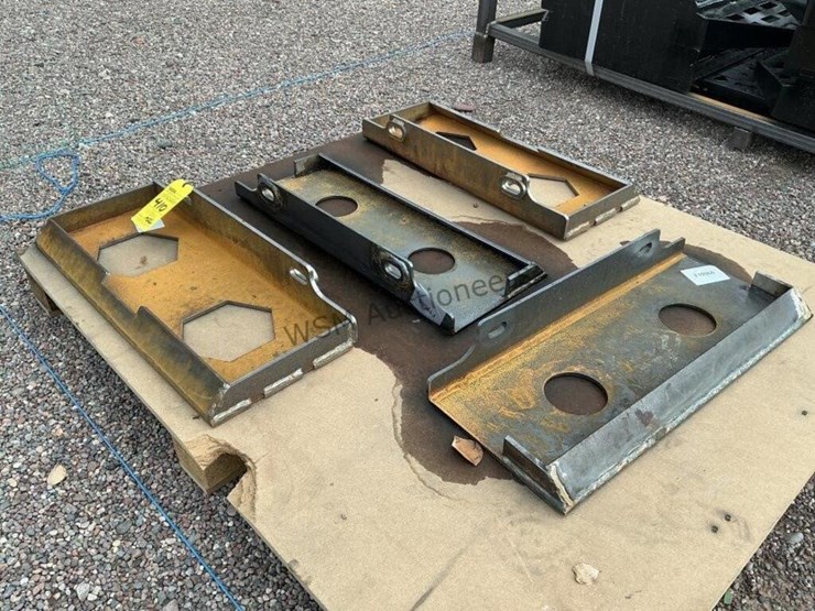 (3)-stand-up-skid-steer-mounting-plates-image-2
