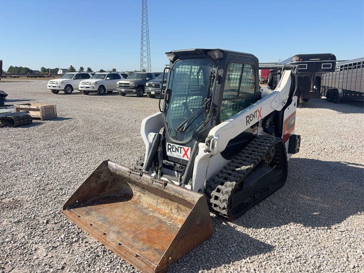 2022-bobcat-t66-tracked-skid-steer,-1367.6-hours,-radio,-quick-attach-hookup,-cab,-heat/ac,-comes-with-smooth-68”-bucket,-s/n---b4sb28773-image-12
