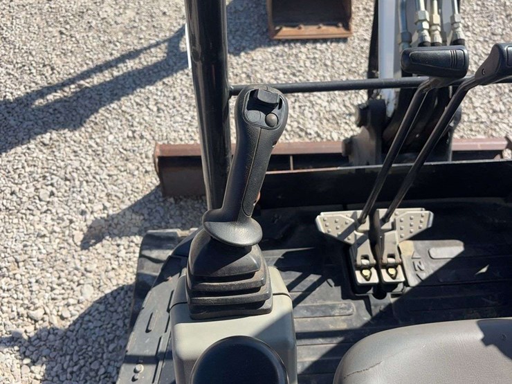 2020-bobcat-e26-tracked-mini-excavator,-1,726-hours,-runs-on-diesel,-comes-with-20”-smooth-bucket,-s/n--b4s912442-image-18