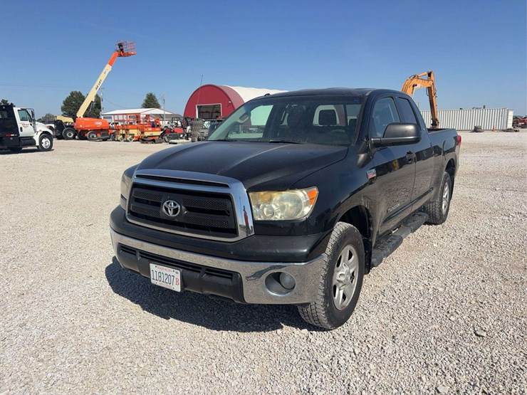 2013-toyota-tundra-srs,-5.7l/v8-iforce,-4wd,-reese-hitch,-4-door,-cloth-interior-power-lock/windows/seat,-250,027-miles,-vin#-5tfuw5f11cx231515-image-3