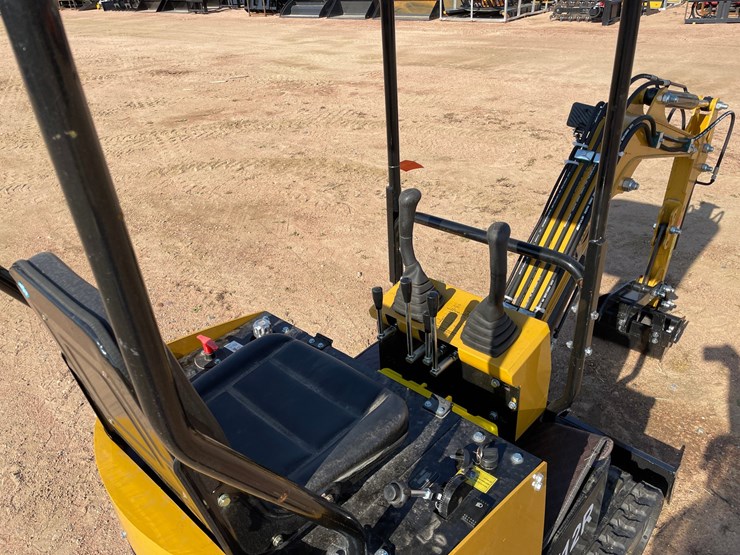 #3247-•-2026-agt-h15r-mini-crawler-excavator-image-13