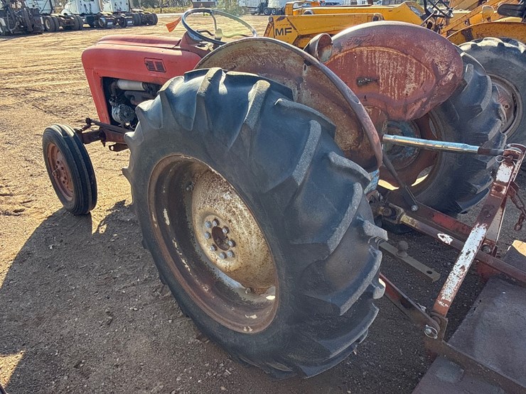 #6926-•-ford-tractor-image-5