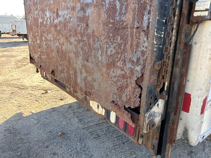 #6932-•-2000-chevrolet-3500-box-truck-(has-wi-title)-image-40
