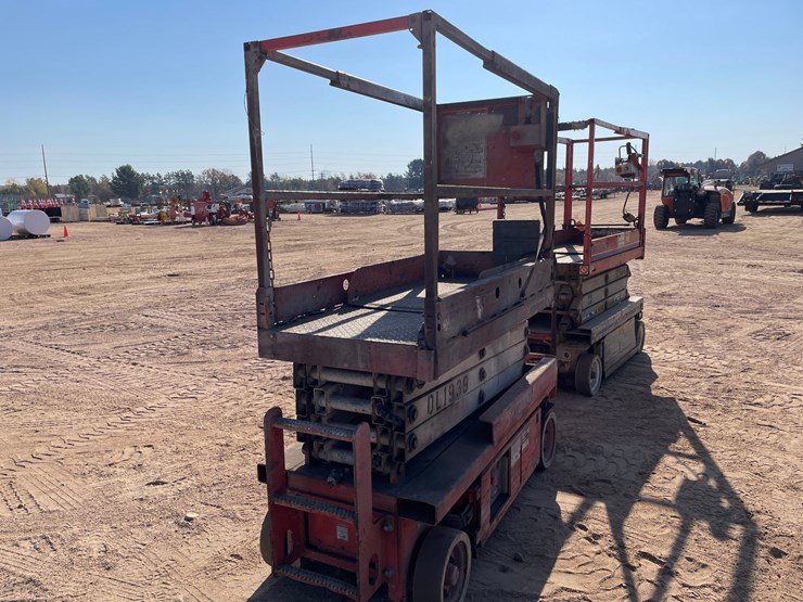 #1909-•-snorkel-s1930-scissor-lift-image-1