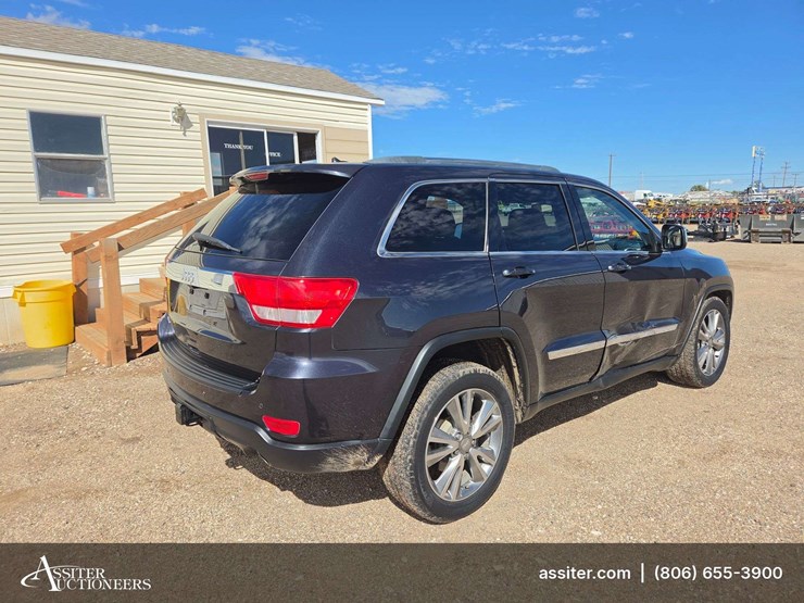 2013-jeep-grand-cherokee-laredo-image-3