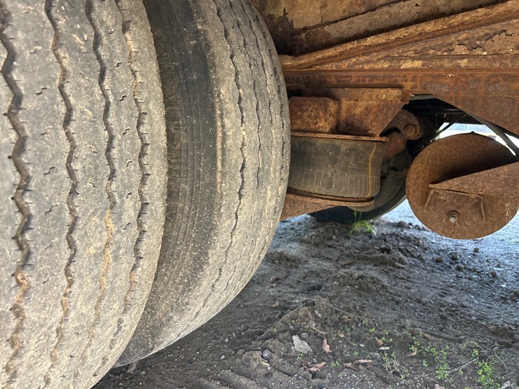 #6916-•-1997-landoll-tri-axle-flatbed-semi-trailer-(wi-title-in-delay)-image-25