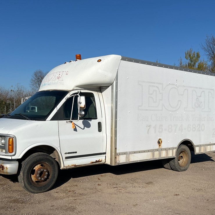 #6932 • 2000 Chevrolet 3500 Box Truck (Has WI Title)