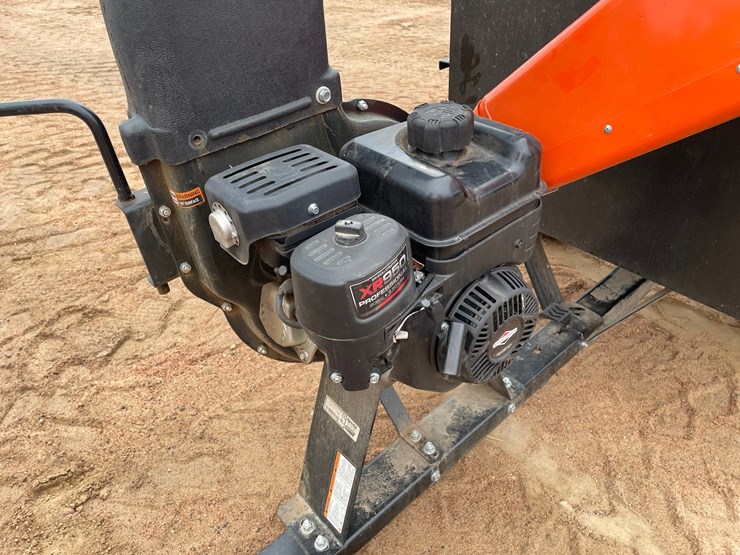 #1015-•-agri-fab-lawn-vacuum-and-chipper-shredder-image-8