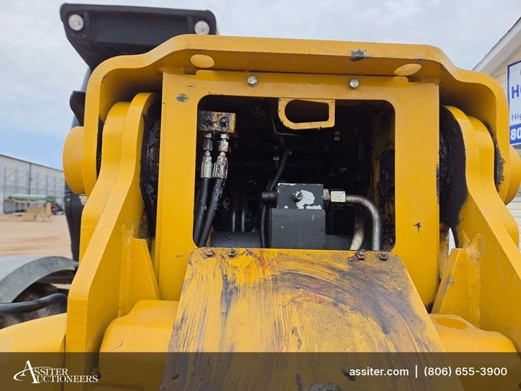 caterpillar-th514d-image-20