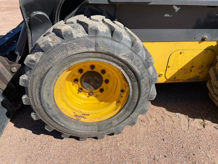 #1080-•-2015-new-holland-l230-skid-steer-image-9