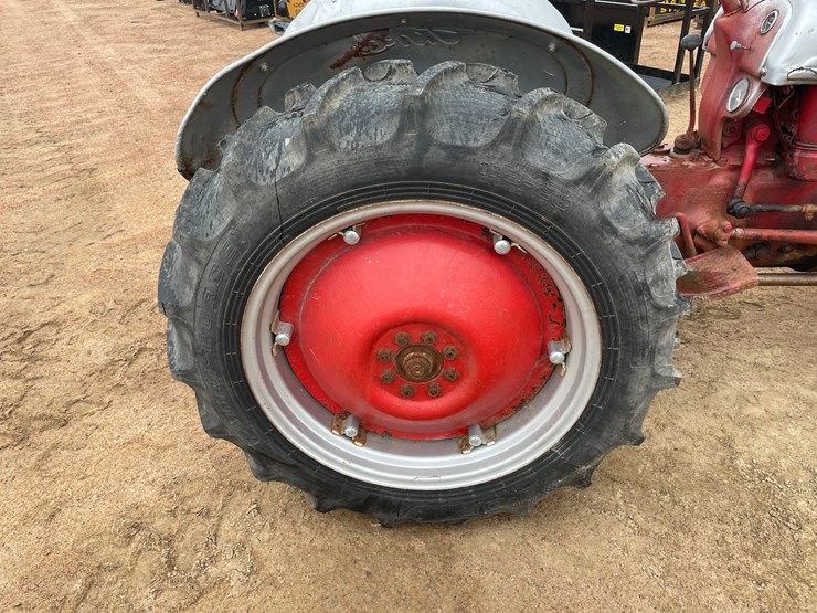 #1856-•-ford-tractor-image-23