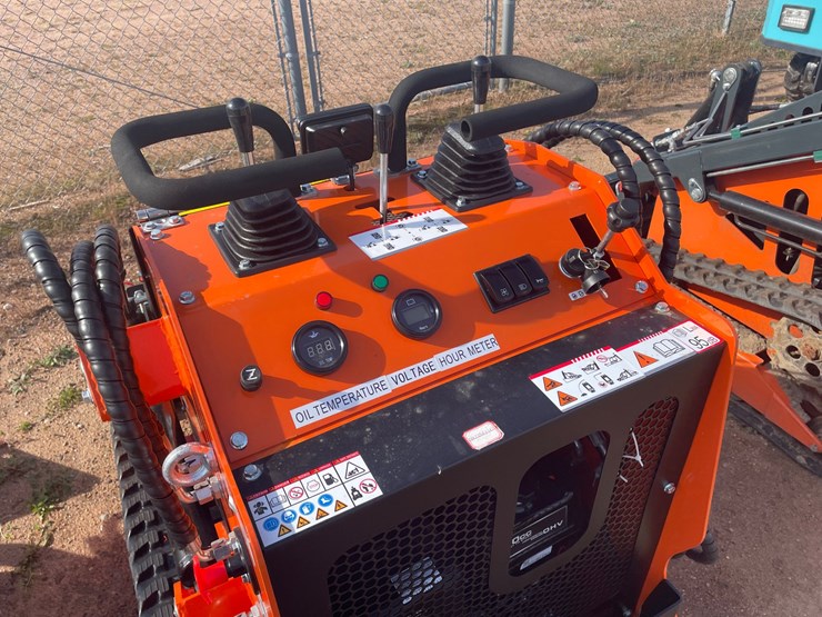 #3210-•-2026-skid-steer-loader-image-10