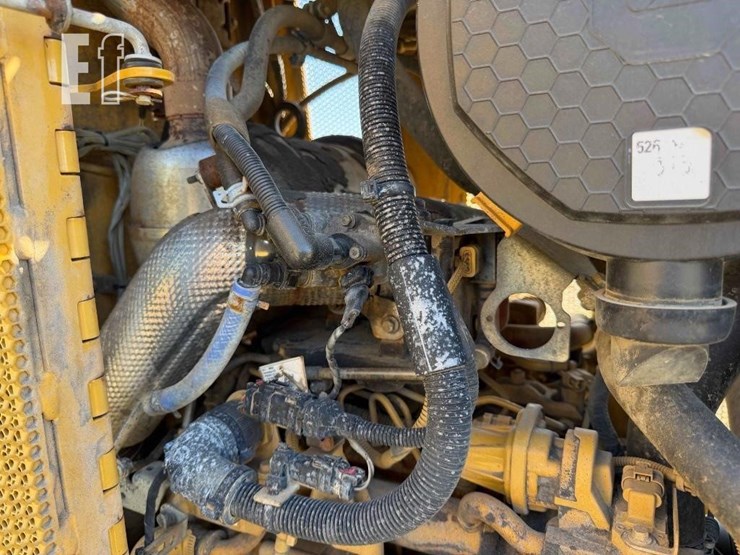 2020-caterpillar-d1-image-68