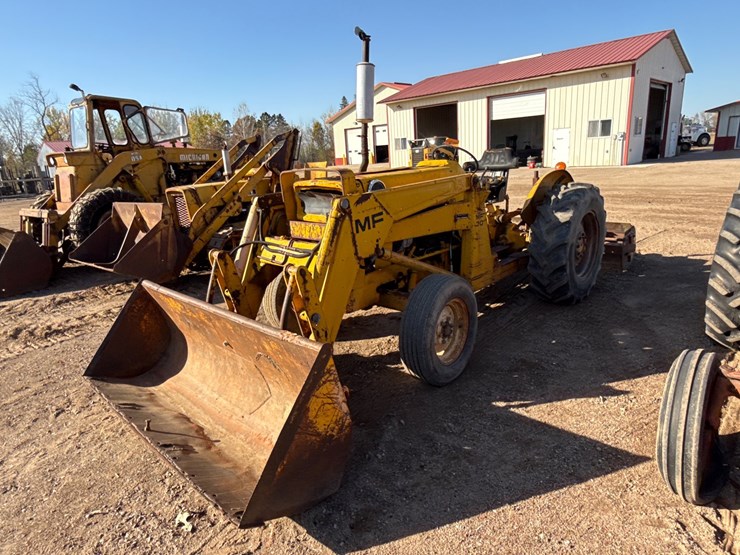 #6925-•-massey-ferguson-mf-30-industrial-tractor-with-front-loader-and-rear-box-scraper-image-1