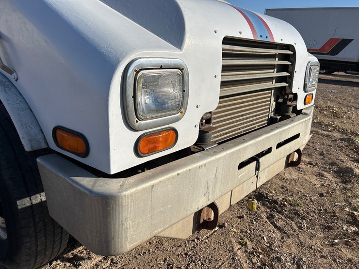 #6934-•-1992-computer-designed-chassis-1300-stoughton-step-van-(has-wi-title)-image-24