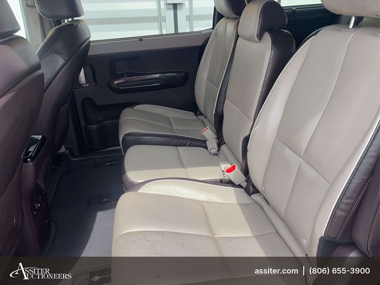 2017-kia-sedona-image-11