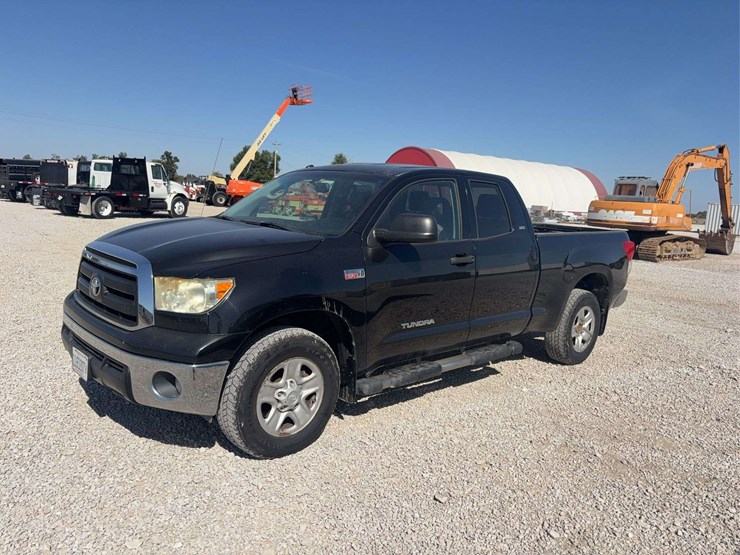 2013-toyota-tundra-srs,-5.7l/v8-iforce,-4wd,-reese-hitch,-4-door,-cloth-interior-power-lock/windows/seat,-250,027-miles,-vin#-5tfuw5f11cx231515-image-1