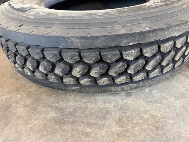 #6993-•-(1)-magna-11r22.5-steel-radial-commercial-tire-image-5
