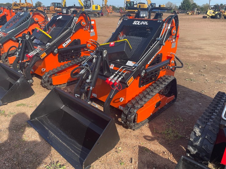 #3211-•-2026-skid-steer-loader-image-1