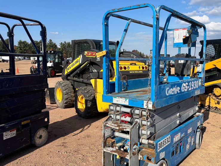 #1921-•-2018-genie-gs-1930-electric-scissor-lift-image-1
