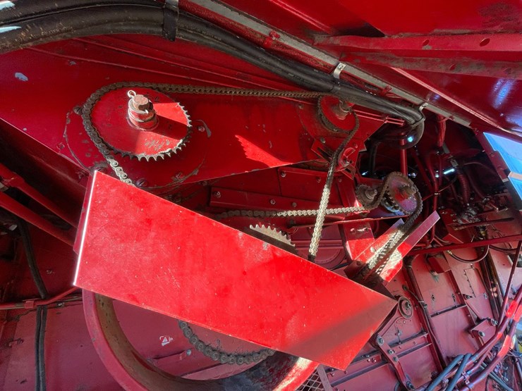 #1898-•-1991-ih-1660-axial-flow-combine-image-22
