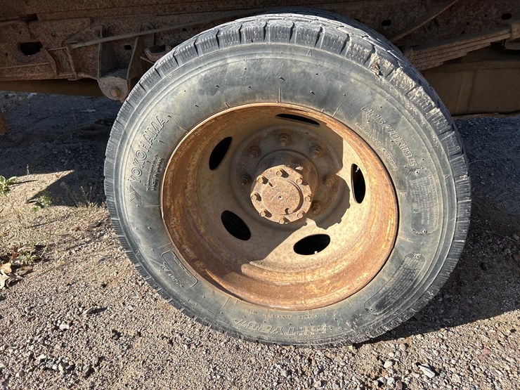 #6935-•-2000-ford-f-550-super-duty-stake-bed-dump-truck-(has-wi-title)-image-41