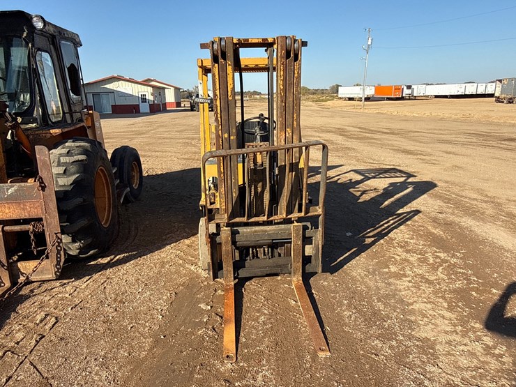 #6929-•-komatsu-fg25st-4-5,000-lb.-forklift-image-2