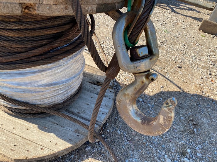 #6948-•-(1)-steel-wire-rope-cable-on-wooden-spool-with-swivel-hook-image-5