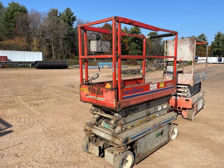 #1908-•-skyjack-sj113-3219-electric-scissor-lift-image-3