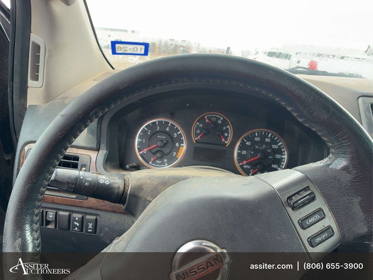 2011-nissan-armada-image-27