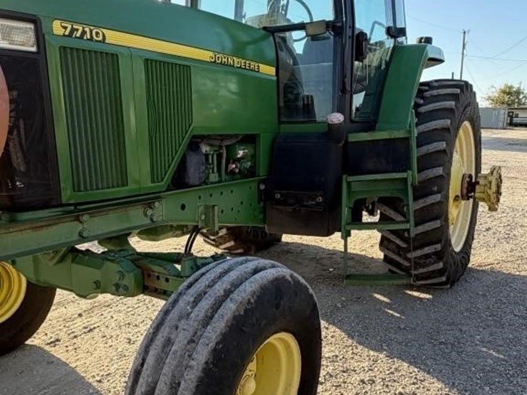 john-deere-400-image-11