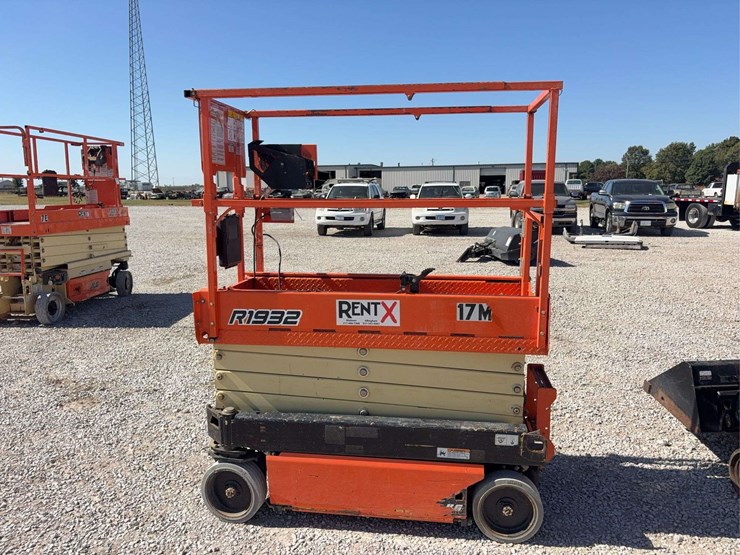 2023-jlg-19’-scissor-lift,-model-1932r,-battery-operated,-19’-reach,-non-marking-tires,-s/n--m200051613-image-5