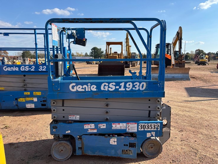 #1921-•-2018-genie-gs-1930-electric-scissor-lift-image-4