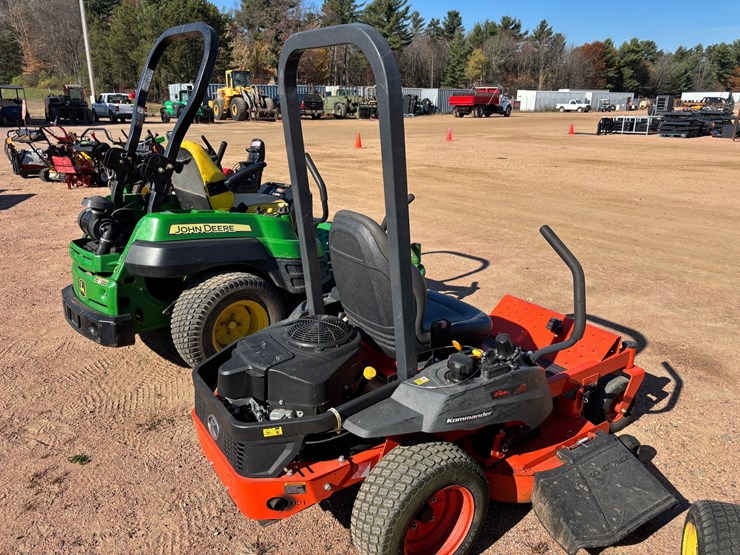 #1009-•-2017-kubota-z122r-zero-turn-lawn-mower-image-4
