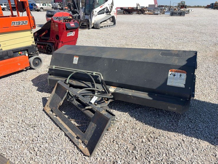 2021-quick-attach-skid-steer-broom-model-901056,-84”-wide,-s/n--1129053-image-3