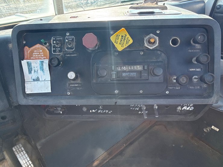 #6908-•-1985-tandem-axle-wrecker-tow-truck-(has-wi-title)-image-17