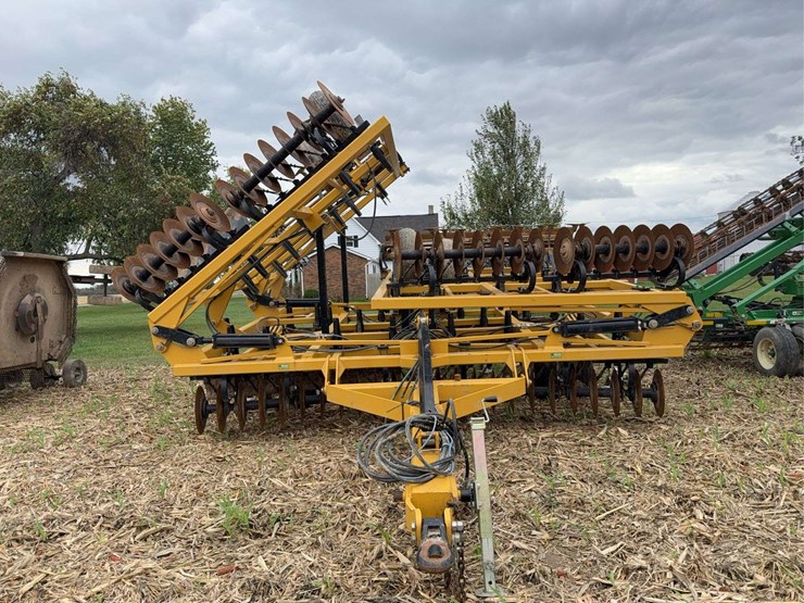 landoll-876-tilloll,-35ft,-hd-3-bar-harrow,-c-shank,-17''-blades,-10''-sweeps-image-2