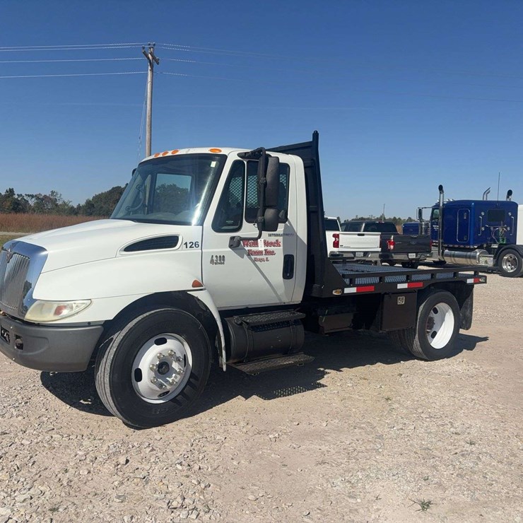 2003 International 4300 flat bed truck, DT466 engine, 4x2, air ride seat, W.B: 600, automatic transmission, 10ft L bed with gooseneck ball, side toolboxes, 366,555 miles, 255/70R22.5 tires, single axle, dual fuel tanks, reese hitch insert
