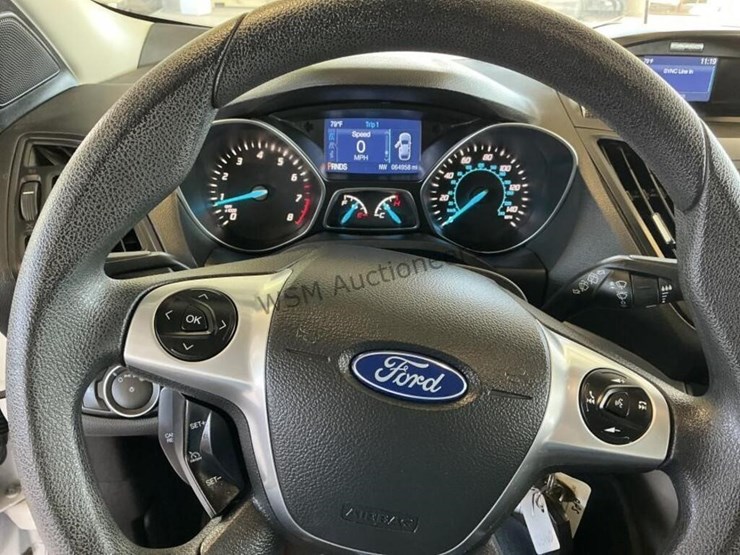 2015-ford-escape-suv-image-16