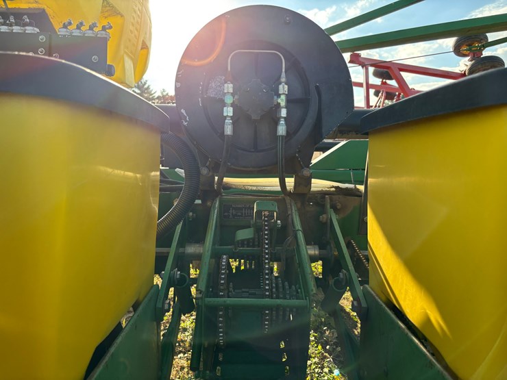 #1948-•-john-deere-7200-16-row-planter-image-24