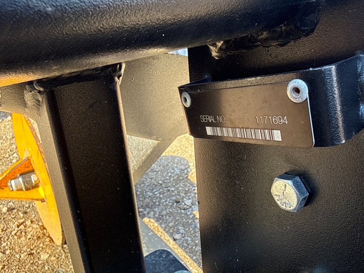 #6943-•-erskine-skid-steer-hydraulic-bale-unroller-attachment-image-12