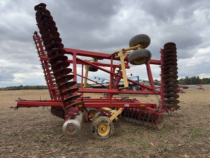 2009-krause-7300-disc,-31ft,-7-1/2''-spacing,-walking-tandems,-rear-hitch-and-hyd.-image-7
